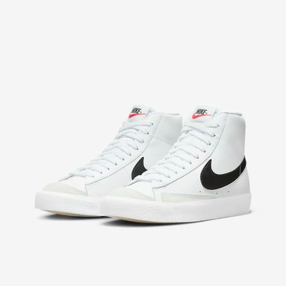 Women’s Nike Blazer - Picture 1 of 5